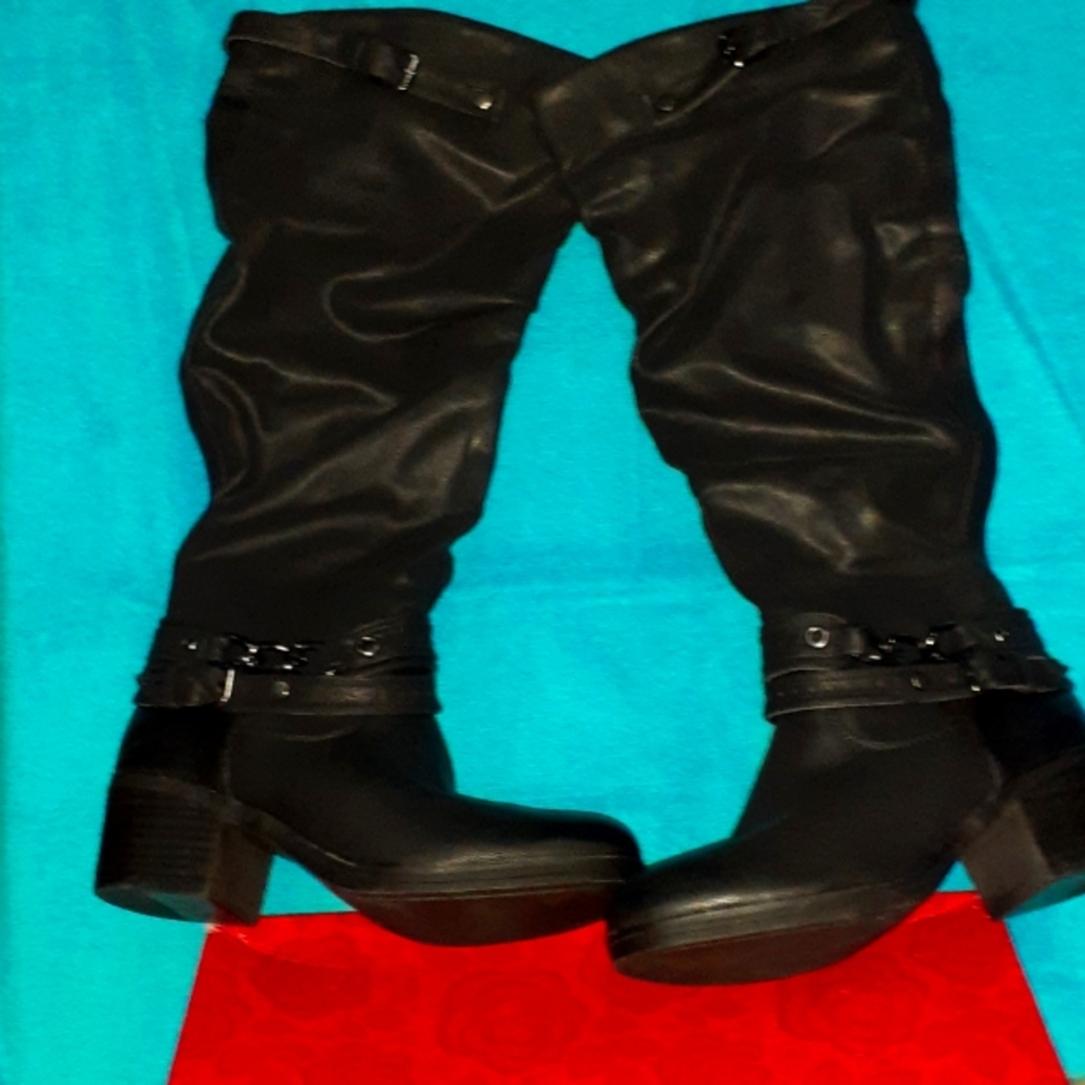 Carlo Santana high Cassie black boots 9M, never worn.